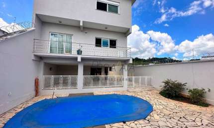 Casa com 4 quartos e piscina à venda, 284 m² por R$ 1.750.000 - Santa Luiza - Varginha/MG