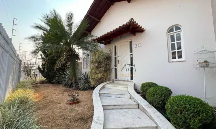Casa com 3 dormitórios à venda, 253 m² por R$ 850.000,00 - Campos Elíseos - Varginha/MG