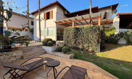 Casa com 4 dormitórios à venda, 450 m² por R$ 1.400.000,00 - Campos Elíseos - Varginha/MG