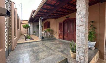 Casa com 4 dormitórios à venda, 307 m² por R$ 855.000,00 - Campos Elíseos - Varginha/MG