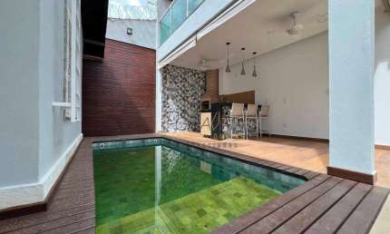 Casa com 3 dormitórios à venda, 172 m² por R$ 900.000,00 - Santana - Varginha/MG