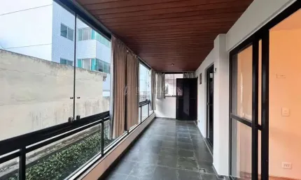 Alugo apartamento padrão com 2 quartos no recreio dos bandeirantes