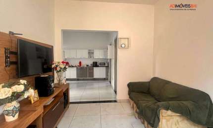 Lotes com área total de 600m² e com área construída de 529m², com 05 imóveis alugados. Oportunidade para investidores.