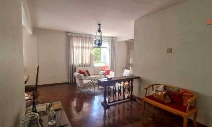 Apartamento amplo e espaçoso com aprox. 240m², 04 quartos, 02 suítes, 02 vagas, prédio com elevador, no Gutierrez