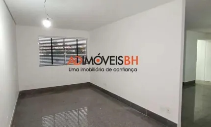Casa com habite-se com área de 220m², com loja de 60m², 04 quartos, 02 suítes, 06 vagas de garagem, no Cachoeirinha