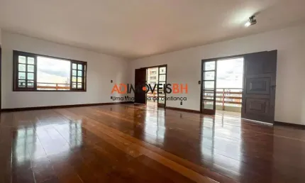 Cobertura triplex revitalizada, com 638m² de área total, 06 quartos, 02 suíte, varanda, terraço externo, deck com piscina, 03 vagas de garagem