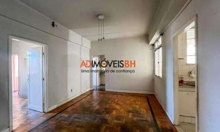 Apartamento com área de 99m², 03 quartos, varanda, prédio com elevador, no Centro