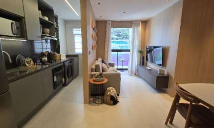 Três bons motivos para fazer do ARBORE o porto seguro da sua família.  Um projeto que se encaixa na sua vida: Gardens, apartamentos  de 1 e  2 quartos com e sem suíte, todos com varanda.