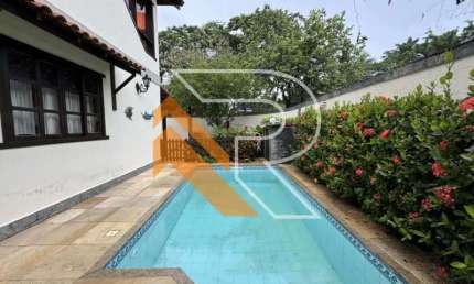Casa com 3 quartos à venda na Rua Professor Álvaro Caetano, Camboinhas, Niterói, 212 m2 por R$ 1.800.000
