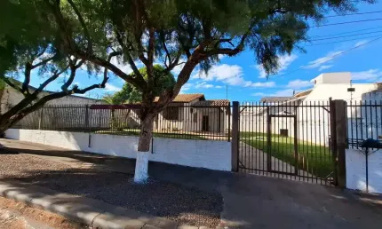 Casa comercial à venda no Country, Cascavel 