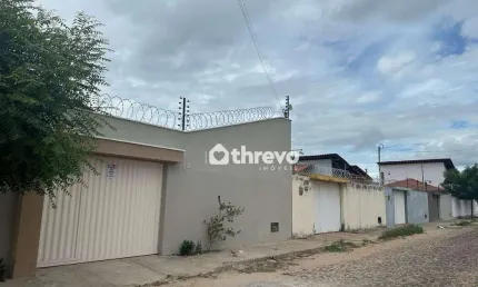 Casa com 3 dormitórios à venda, 172 m² por R$ 410.000,00 - Planalto - Parnaíba/PI
