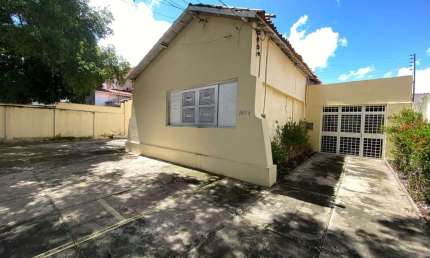 Casa com 7 dormitórios para alugar, 335 m² por R$ 7.000/mês - Centro - Teresina/PI
