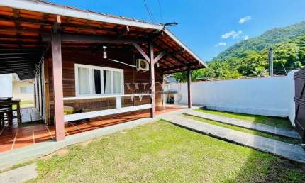 Casa Mobiliada à Venda | 3 Dormitórios | Piscina | Em Ubatuba - SP