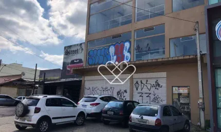 Imóvel Comercial Estratégico na Avenida Dorival Cândido: Espaço Amplo e Versátil para Transformar Seu Negócio