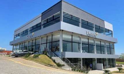 Sala Comercial de 130m² no Alphaville – Localização Estratégica para o Seu Negócio