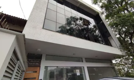 Sala comercial com 54m², elevador e vaga coberta no centro de Gravataí