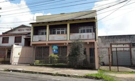 Casa Comercial Espaçosa à Margem da RS 020 - Gravataí