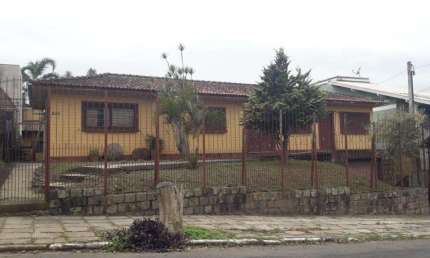 Casa para locação com 3 quartos, piscina e garagem no centro de Gravataí