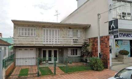 Ampla Casa Comercial no Centro com Excelente Localização