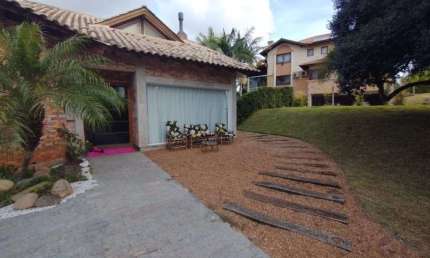 Casa de Luxo em Condomínio Exclusivo com Infraestrutura Completa