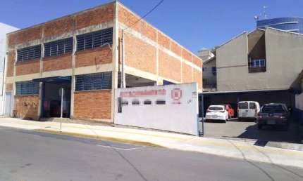 Amplo pavilhão para locação no Centro de Gravataí com vagas para 15 veículos