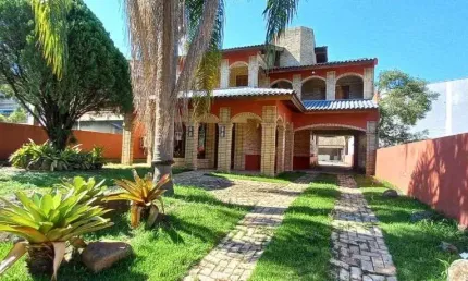 Casa Espaçosa com 3 Dormitórios, Suíte e Sacada: Conforto para Sua Família!