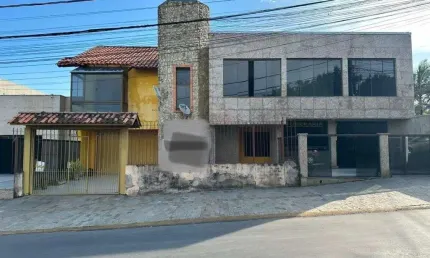 Ampla Residência Comercial no Bairro Salgado Filho: Conforto e Versatilidade no Centro de Gravataí