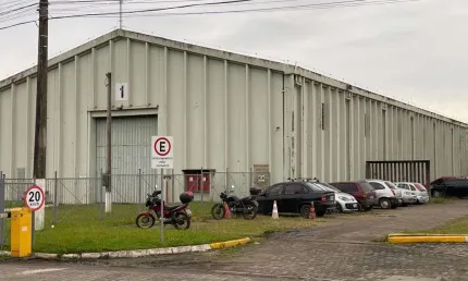 Alugue Amplo Pavilhão de 1300m² com Acesso Fácil em Gravataí