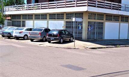 Loja Comercial de 160 m² no Parque dos Eucaliptos: Aluguel Sem Burocracia, Ideal para Seu Negócio!
