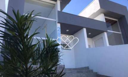 Lindíssima Casa a 50 Metros da Av Dorival: Conforto e Comodidade ao Seu Alcance!