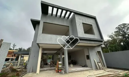 Luxuosa Casa na Beira do Lago no City Park: Elegância, Conforto e Natureza em Harmonia