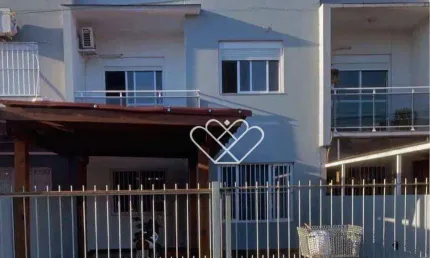 Sobrado Elegante Pronto para Morar: Conforto e Estilo em 76m² com Garagem e Portão Eletrônico