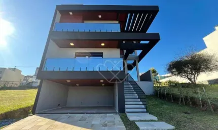 Casa de alto padrão com 3 suítes e piscina no Província de Gênova