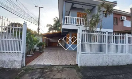 Sobrado Charmoso com 2 Dormitórios e Área Gourmet no Parque dos Eucalíptos