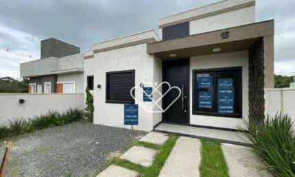 Casa Espaçosa de 3 Dormitórios com Piscina e Área de Lazer