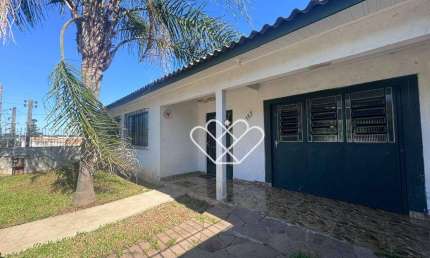 Descubra o conforto e a comodidade desta encantadora casa oferecida pela Brum Imob, localizada no tranquilo bairro Bom Sucesso em Gravataí.  Com 3 dor