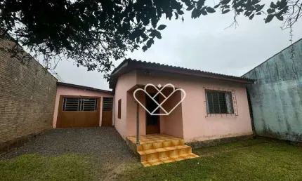 Seu Espaço Ideal: Casa Ampla com Suíte e Pátio em Localização Privilegiada!