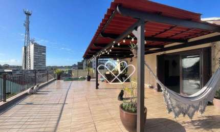 Cobertura Aconchegante na Vila Imbuí: Espaço e Conforto em 140m²
