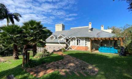 Casa de Alto Padrão com Suítes, Piscina e Varanda Gourmet no Condomínio Paragem Verdes Campos