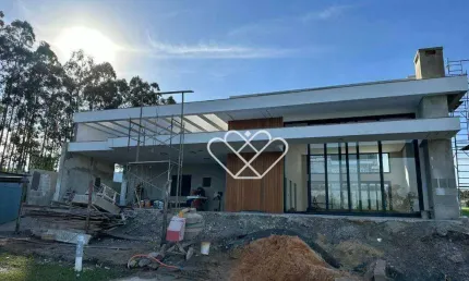 Casa de Alto Padrão com 4 Suítes no Condomínio Prado Los Álamos - Sofisticação e Conforto em Gravataí