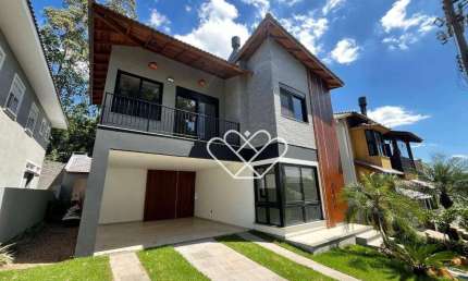 Casa de Alto Padrão no Condomínio Reserva da Aldeia com Piscina e Área Gourmet