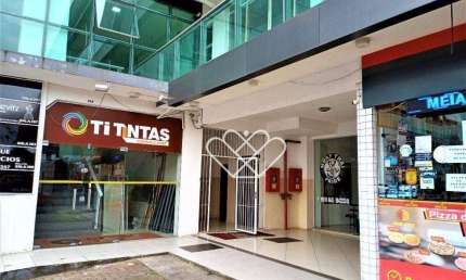 Sala comercial de 46m² para locação na COAHB A com banheiro interno