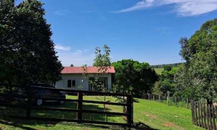 Casa Aconchegante com Grande Terreno e Vagas no Bairro Condado Del Rey