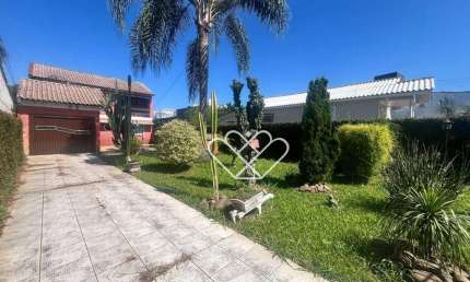 Casa com piscina e 3 dormitórios no bairro Passo das Pedras