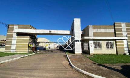 Casa à venda em condomínio no bairro Novo Mundo com 2 quartos e excelente estrutura