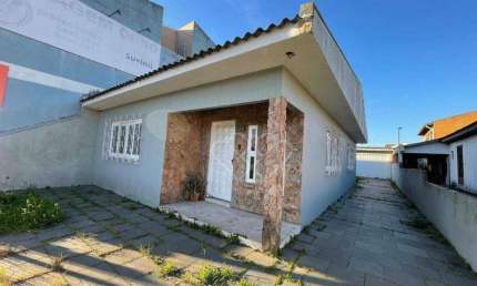 Casa com 3 Dormitórios e Área Gourmet: Alugue Agora!