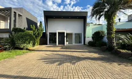 Casa com piscina à venda no bairro Villa Lucchesi com 2 quartos e espaço gourmet completo