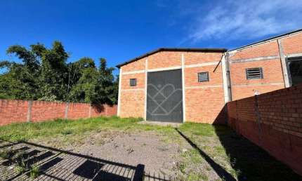 Pavilhão Comercial com Pátio Fechado em Localização Estratégica