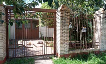 Alugue esta casa espaçosa e bem localizada com 3 quartos e quintal em Gravataí