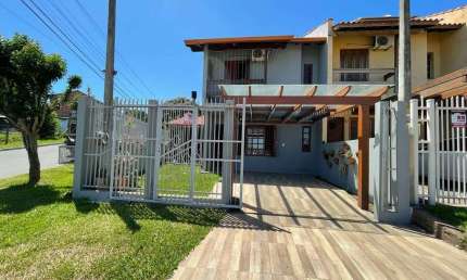 Casa à Venda no Bairro Santa Cruz com Ótima Distribuição Interna